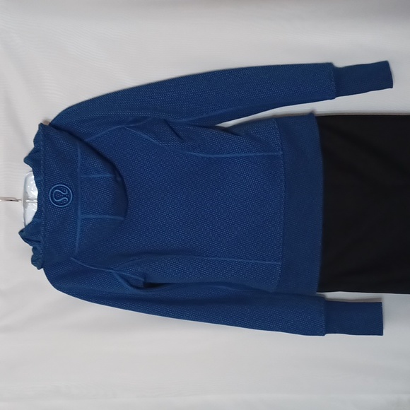 Lululemon Blue Hoodie Scuba Jacket. Size 6 - Picture 5 of 15